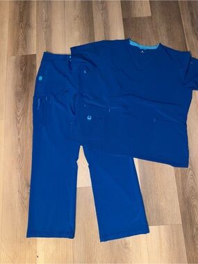 Carhartt Women's Scrubs Straight Leg Scrub Pants and Top Blue